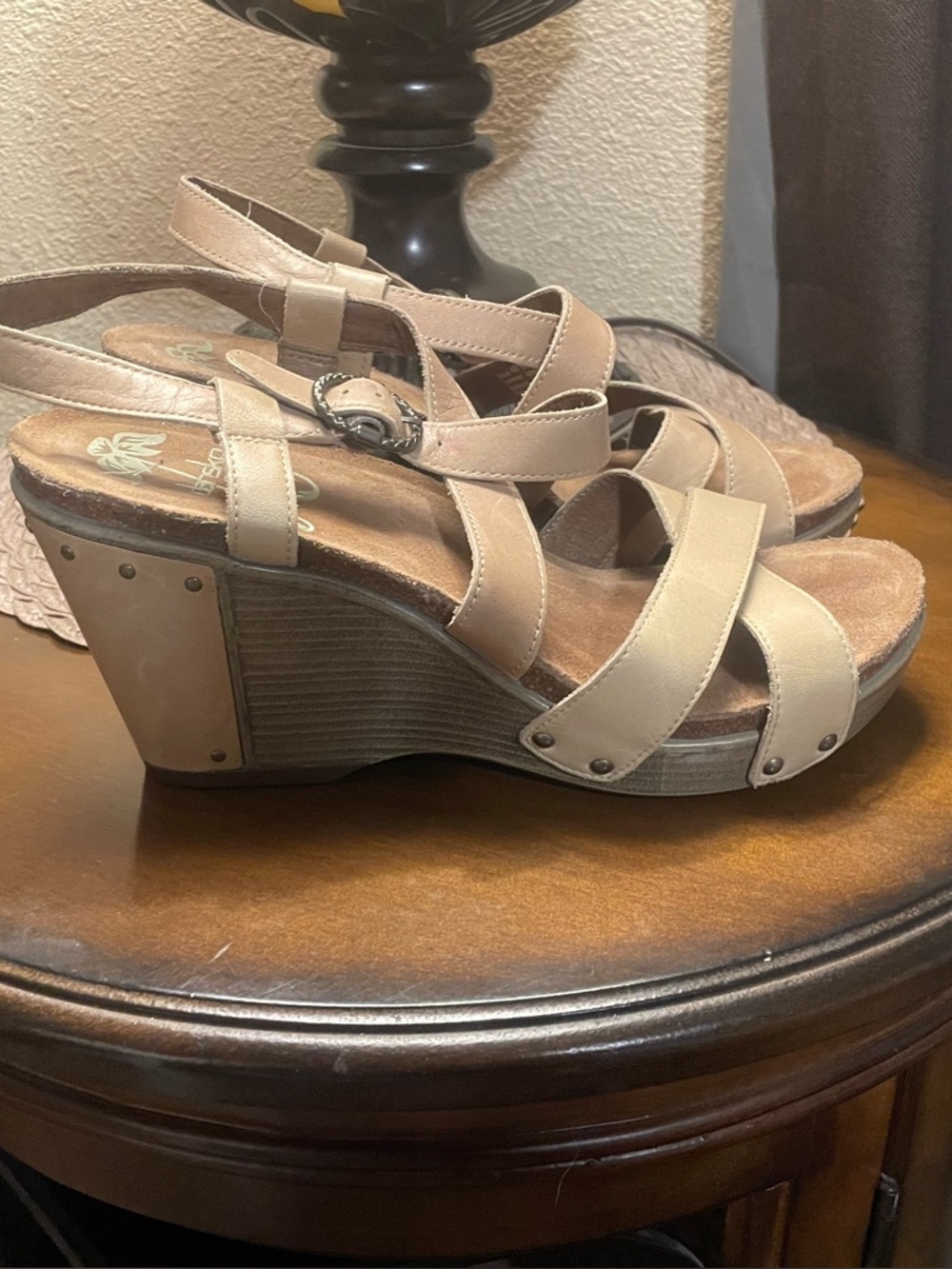 Dansko Women's Neutral Tan Leather Crisscross Slingback Sandals